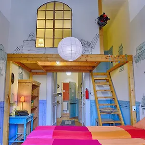 Vandrerhjem Lavender Circus Hostel, Doubles & Ensuites