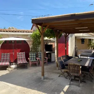 Confort Avec Parking Fermé , Arles Francia